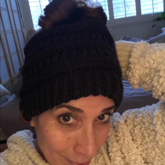 Beanie lot (3) black, blue, wine - Picture 5 of 5